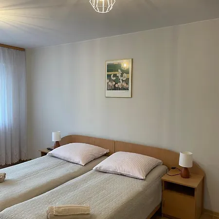 Goscinne O-es-ha * Varsó