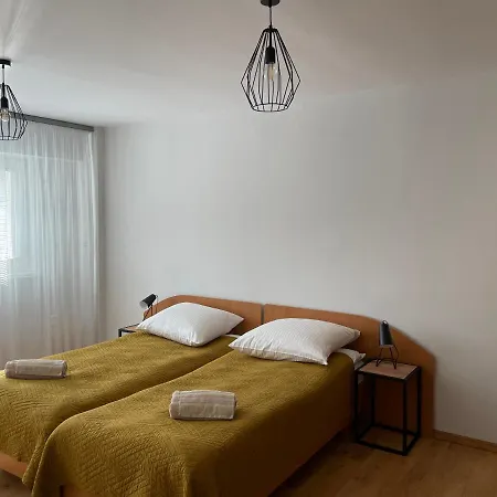 Goscinne O-es-ha * Varsó