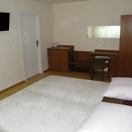 Goscinne O-es-ha Varsó